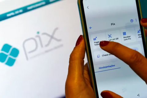 Mulher é condenada a devolver R$ 10 mil recebidos por Pix enviado por engano